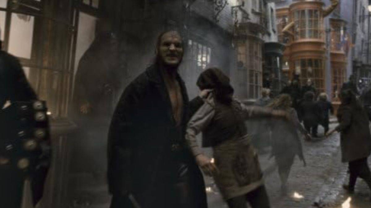 Dave Legeno เป็น Fenrir Greyback