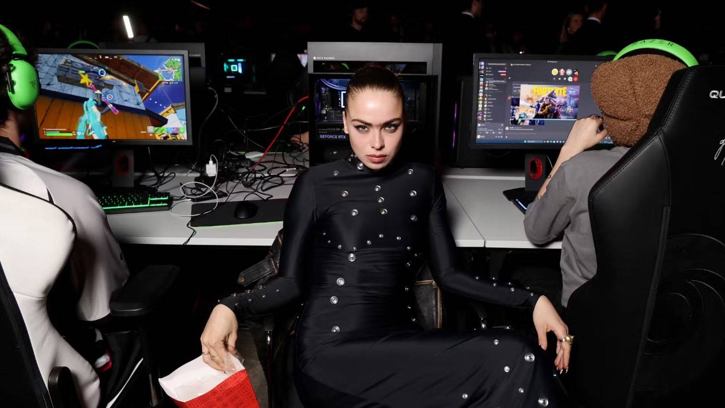 Coperni FW25: Ang Fashion ay nakakatugon sa paglalaro sa istilo ng naka -bold