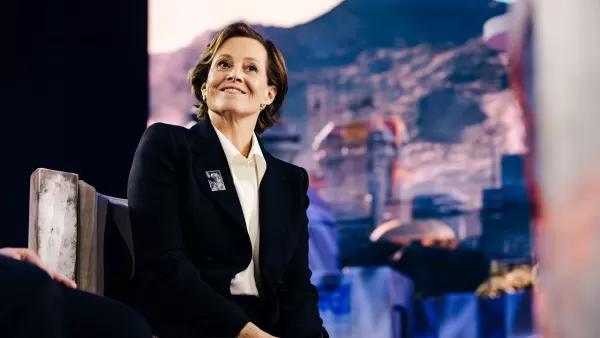 Tinalakay ni Sigourney Weaver ang kagandahan ni Grogu sa pagdiriwang ng Star Wars