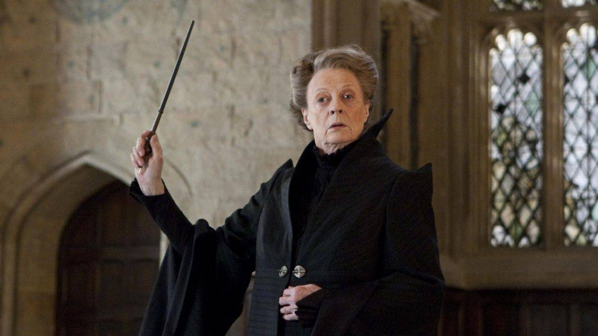 Maggie Smith ในฐานะศาสตราจารย์ Minerva McGonagall ใน Harry Potter และ Deathly Hallows ตอนที่ 2