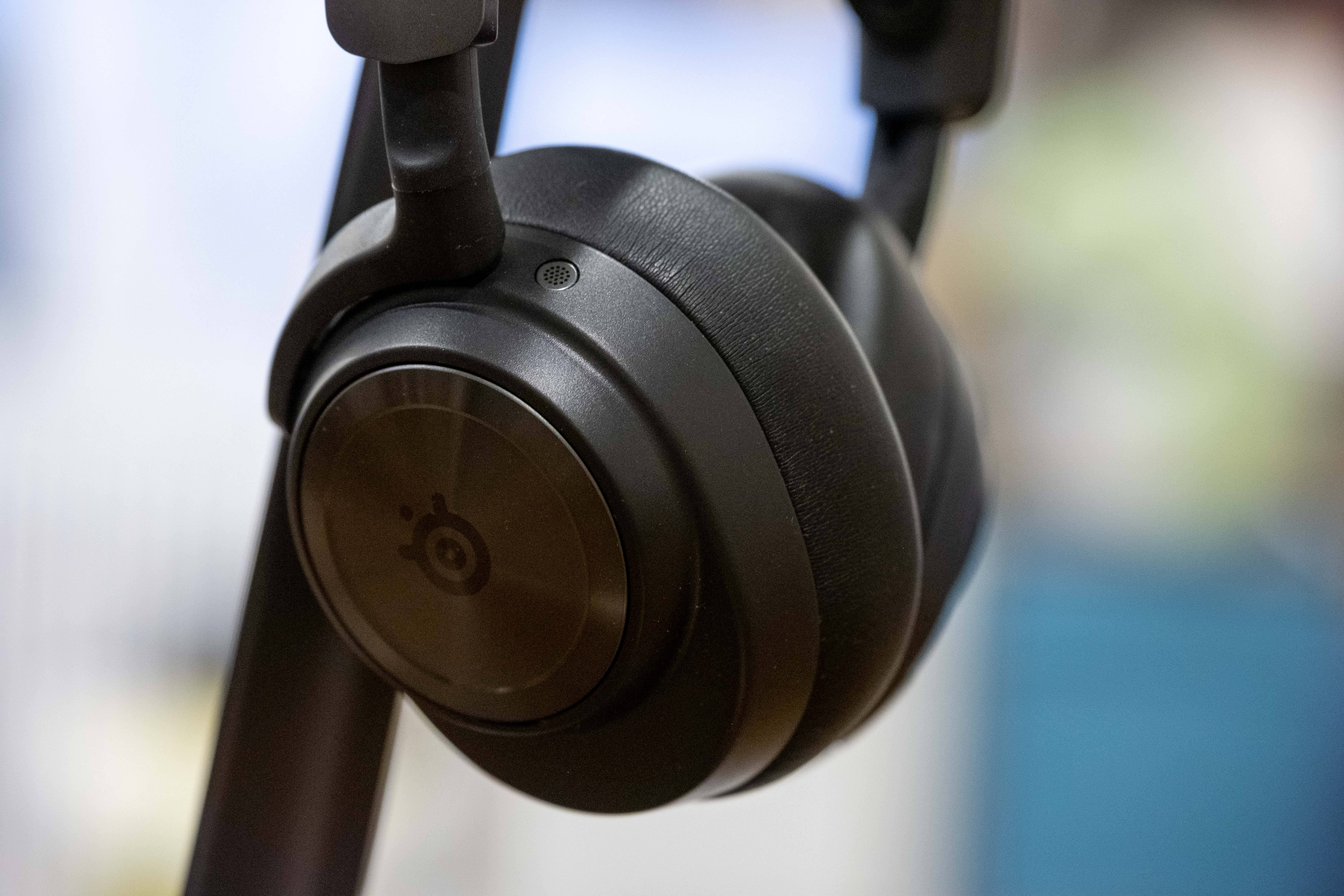 SteelSeries Arctis Nova Pro Wireless Images